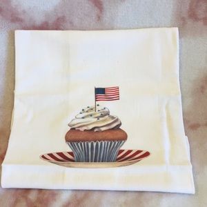 Patriotic Cupcake Flour Sack Kitchen Towel NWT